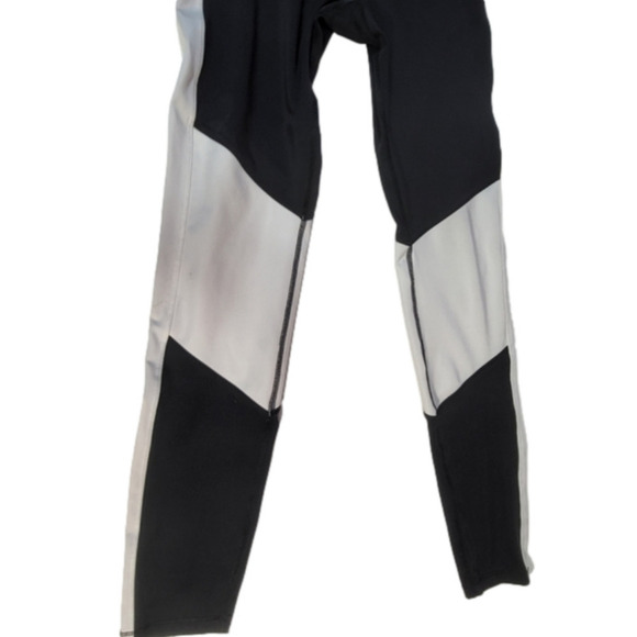 Good American Performance Black & White Leggings - Picture 3 of 7